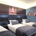 Hotel The